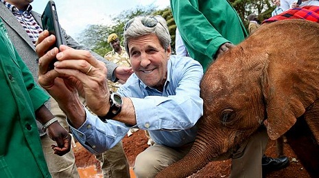 John Kerry"s "selfie" pose with baby elephant in Kenya - VIDEO